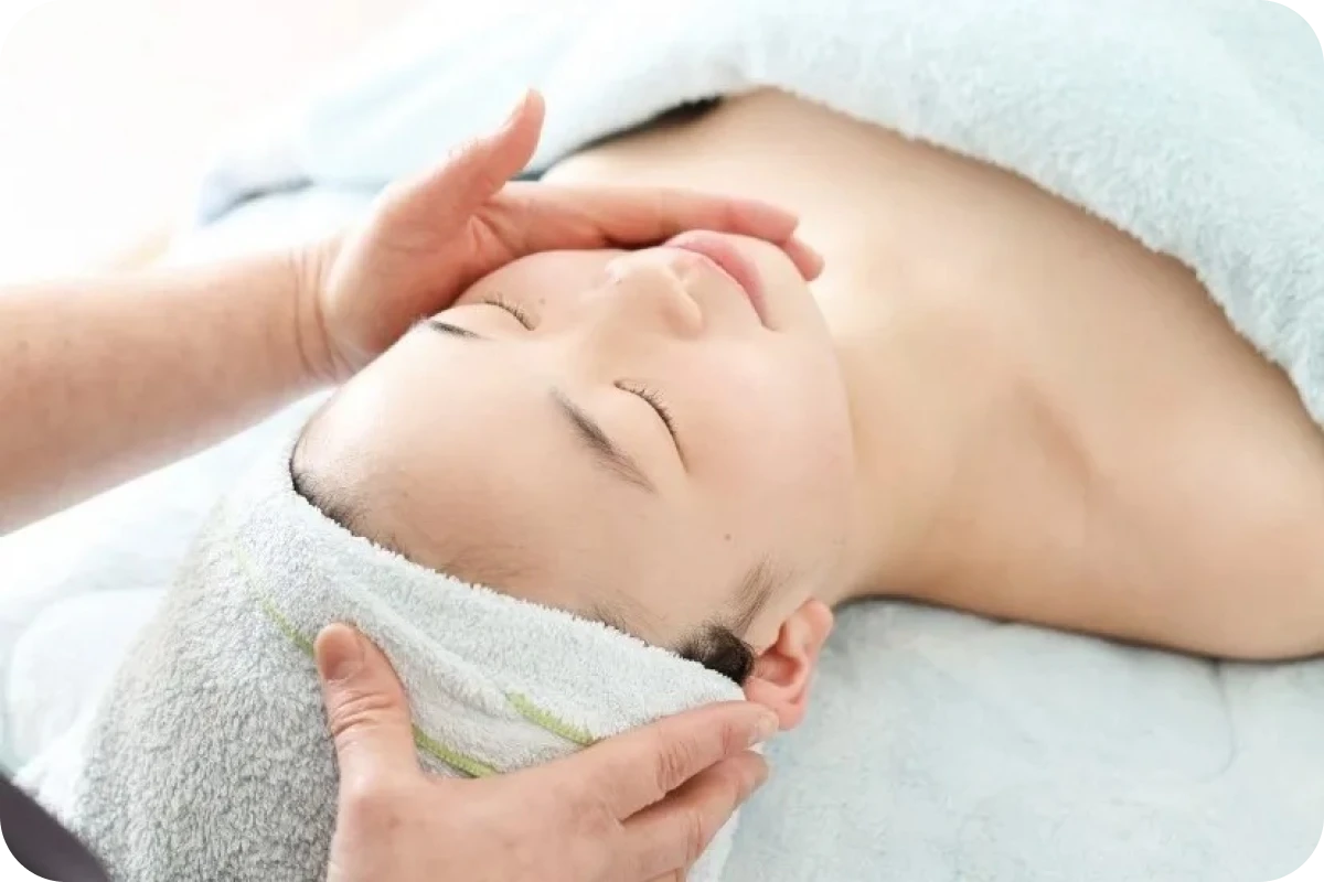 顔全体の筋肉をほぐしてリラックス