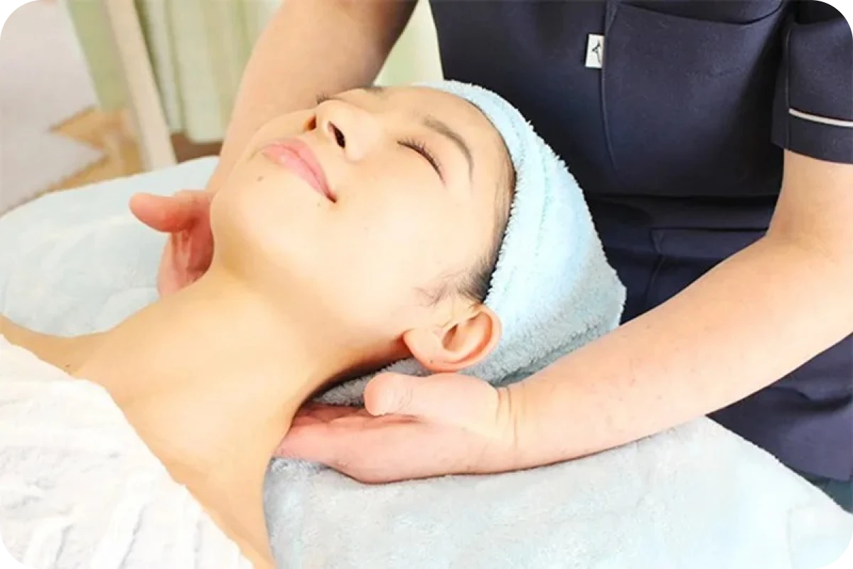 じんわり緊張を緩めるフェイシャル